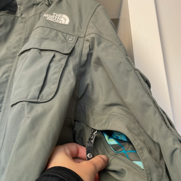 Retro North Face snowboard jacket 🏂 - Picture 5 of 8